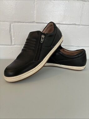 Taos Zipward Size 8 women’s shoes